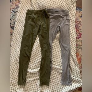 2 pairs Old Navy and Gap leggings, one green and one gray size 10-12